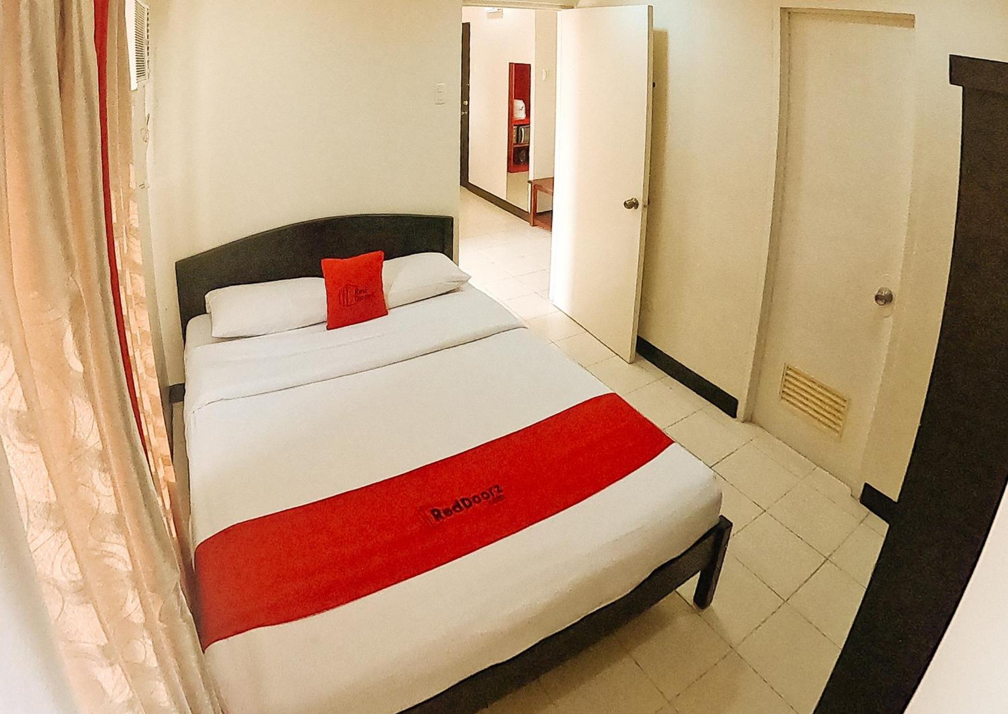 Hotel RedDoorz Plus @ Mabolo Cebu Stadt Zimmer foto